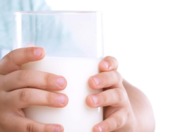 Campanha arrecada leite em pó para projetos sociais que atendem crianças na região de Itu e região